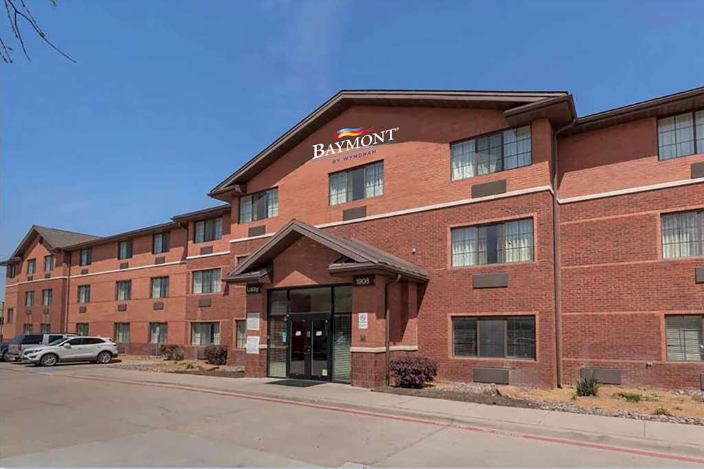 Baymont By Wyndham Bedford-Dallas Hotel Exterior photo